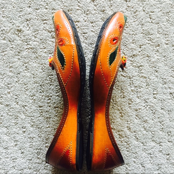 MOVING OUT in TWO WEEKS! HELP! Hand Painted Shoes - Picture 7 of 8